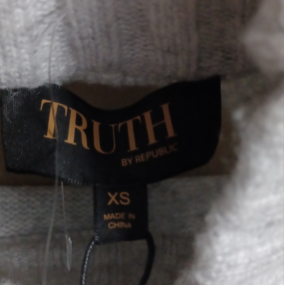TRUTH by Republic NEW with tags Heather gray incredibly soft turtleneck sweater - Picture 8 of 10
